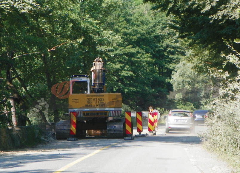 Restricţiile şi 20 de semafoare pun la încercare răbdarea şoferilor pe Defileu