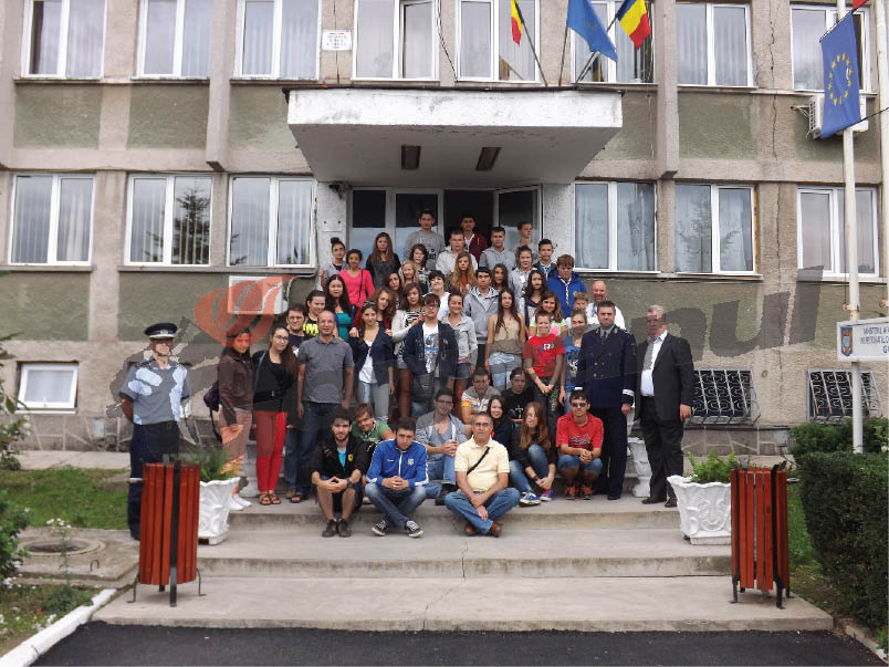 Zeci de tineri din Italia, Croaţia, Turcia şi Letonia, în vizită la IPJ Gorj