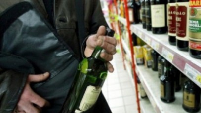 Băutura l-a băgat după gratii