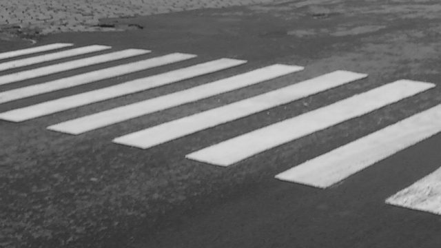 Accidentată pe trecerea de pietoni