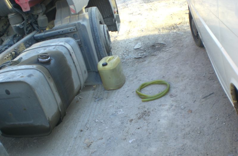 Prinşi la furat de carburant