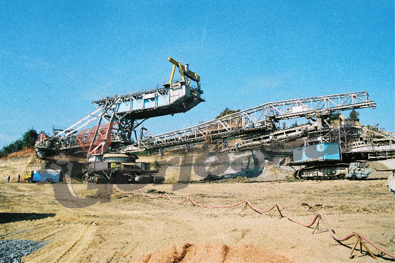 Drumul de acces spre Cariera Prigoria, blocat de angajaţi ai Minprest