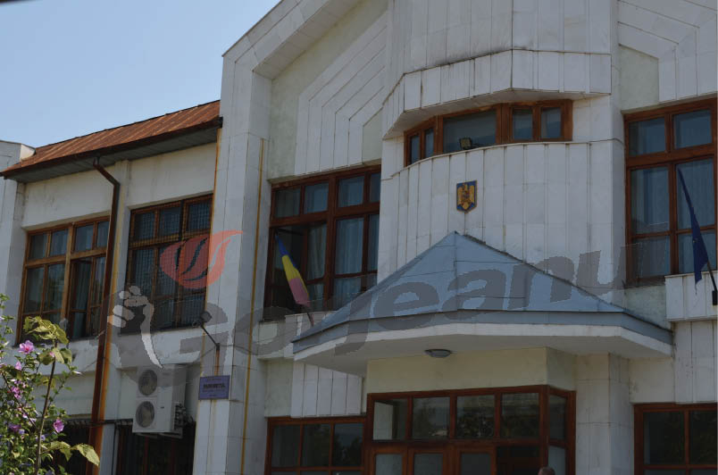 Protest în faţa Parchetului şi Judecătoriei Motru