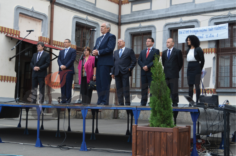 Victor Ponta şi Mihnea Costoiu au deschis anul şcolar la Colegiul Naţional „Tudor Vladimirescu”
