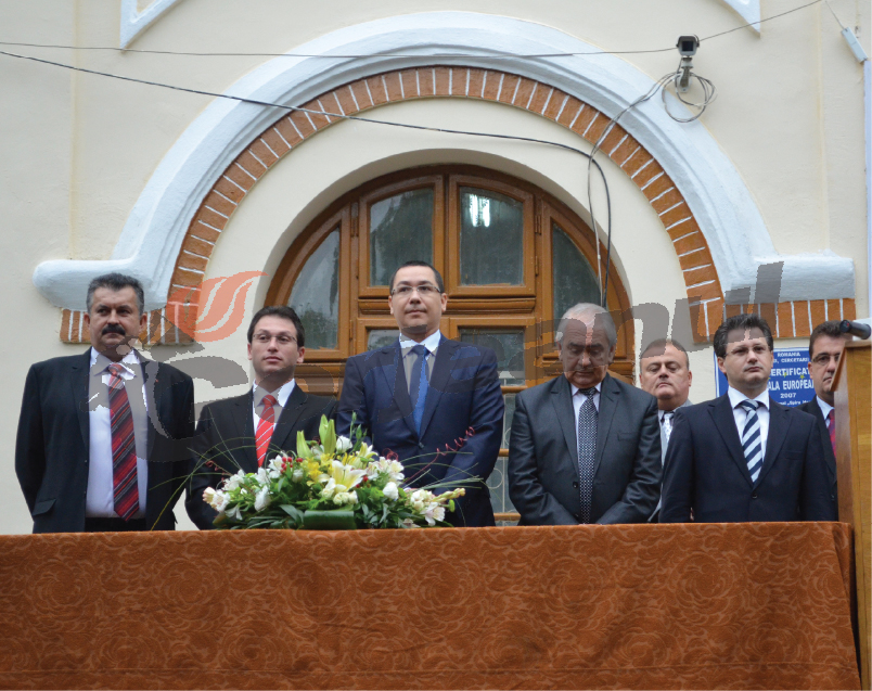 Premierul şi ministrul Costoiu, prezenţi la deschiderea anului şcolar