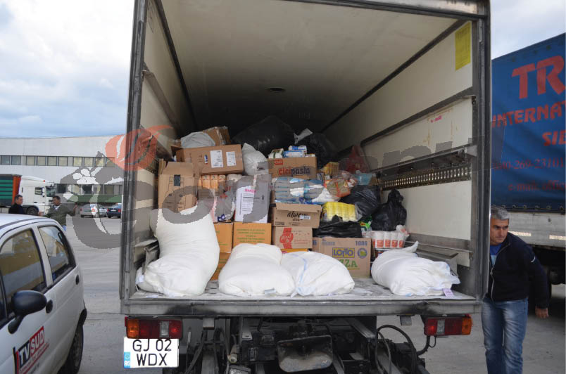 Donaţiile gorjenilor, încărcate în tiruri, au plecat spre Galaţi