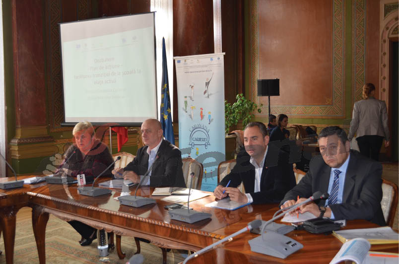 „Caravana Carierei” a răsplătit 50 de elevi gorjeni cu netbook-uri