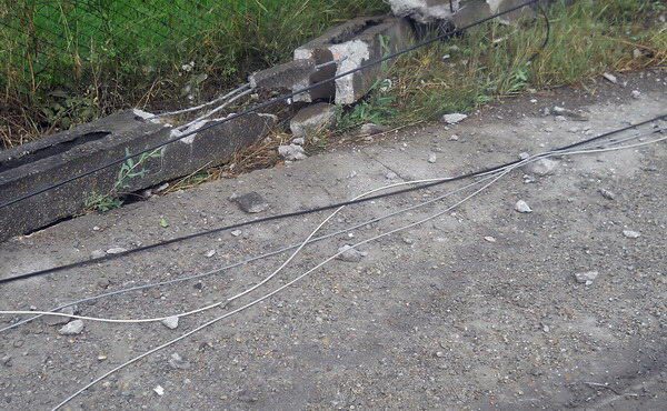 Sătenii din Borăscu, lăsaţi fără curent de un şofer grăbit