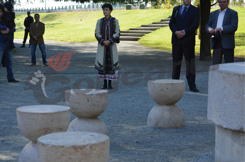 Andriţoiu, în costum schilăresc a la Arethia Tătărăscu