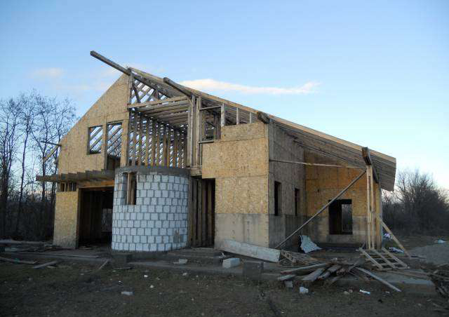 Mai puţine autorizaţii de construire pentru clădiri rezidenţiale