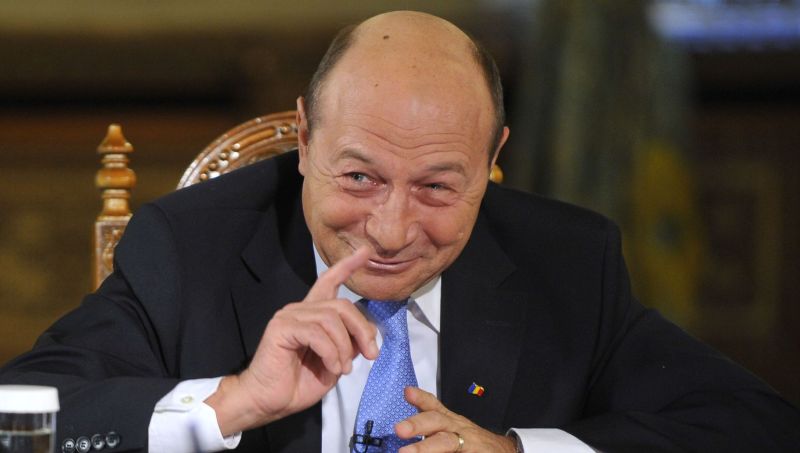 Accente polikratice – Despre demisia anticipată a lui Traian Băsescu