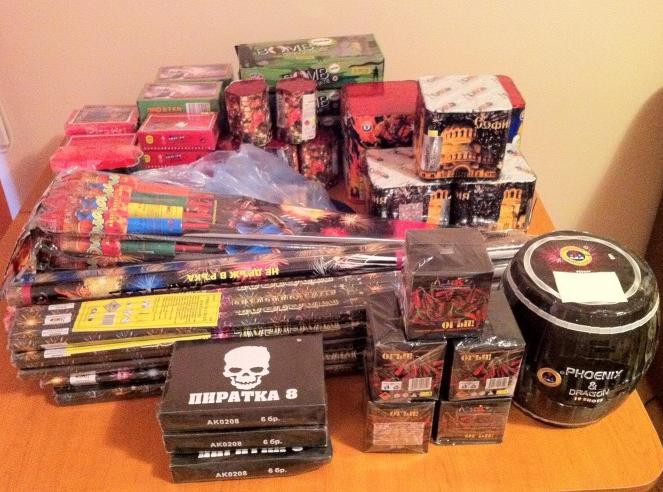 Sexagenară cercetată penal pentru comerţ ilegal cu petarde