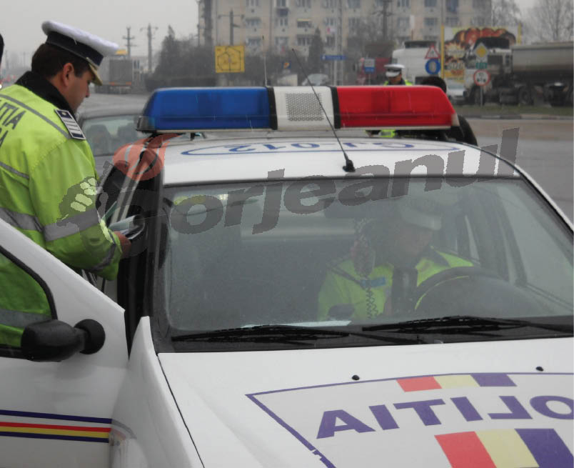 Poliţiştii rutieri continuă controalele în trafic