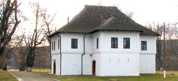 Tablourile Iormeanu, expuse de edilul Alpredi la Casa Glogoveanu