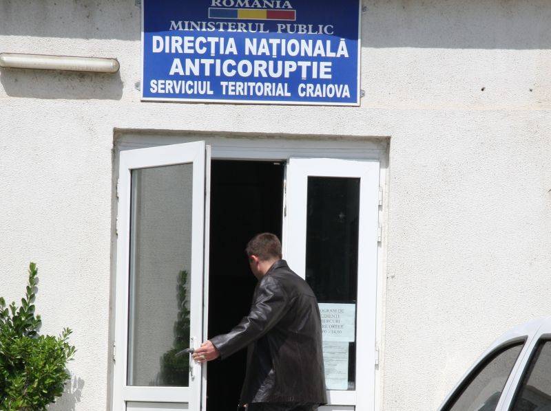 DNA Craiova a dispus cercetări suplimentare pentru cinci ofiţeri de la Penitenciarul Târgu-Jiu