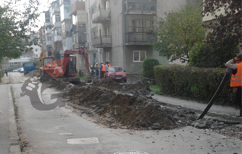 Excavatoristul “Dorel” a lăsat câteva blocuri din Debarcader fără apă