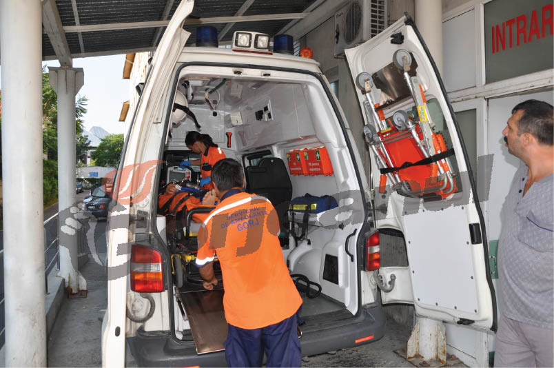 Bătrână de 67 de ani, acroşată de o autoutilitară