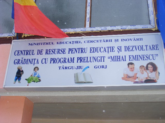 Expoziţie-concurs şi spectacol omagial la Grădiniţa „Mihai Eminescu”