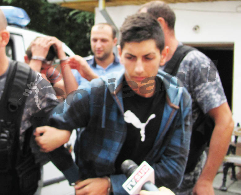 Hoţi de cablu telefonic, reţinuţi de poliţiştii din Tismana