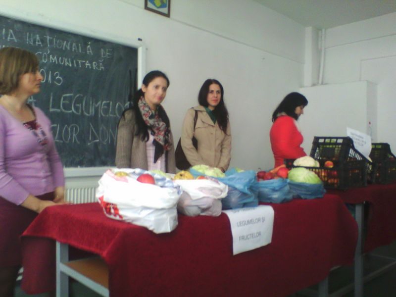 Fructe şi legume, donate copiilor sărmani din Rovinari