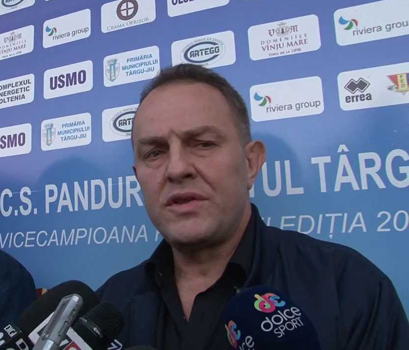 Andrei ocoleşte Pandurii