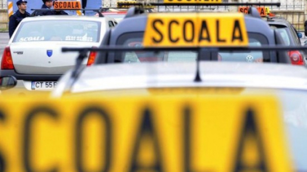 Prima sentință pentru instructorii auto