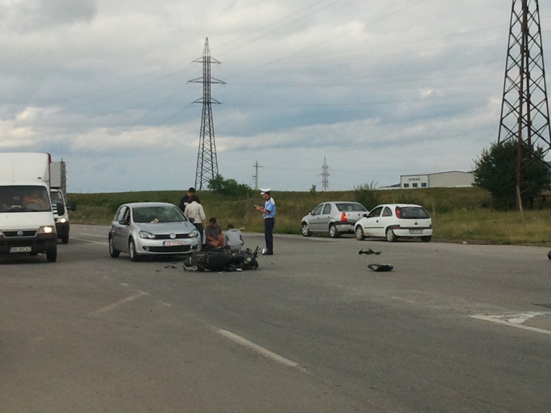 Mopedist beat, accidentat la Turburea