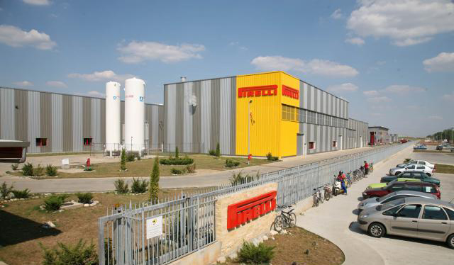 Pirelli vinde fabrica din Slatina, la Bumbeşti-Jiu e linişte