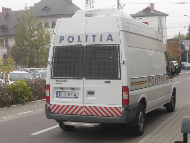 Trimişi în judecată pentru tentativă de omor