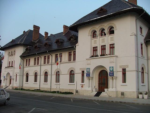 Municipalitatea, atentă la problemele asociaţiilor de proprietari