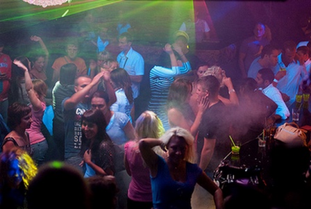 Scandal în parcarea unei discoteci din Crasna