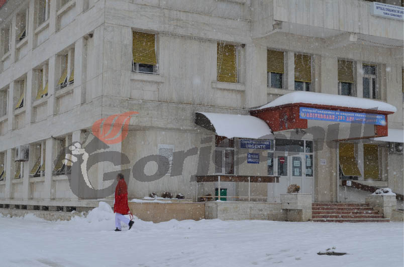 Medicii de la Târgu Cărbunești nu scapă de cătușe