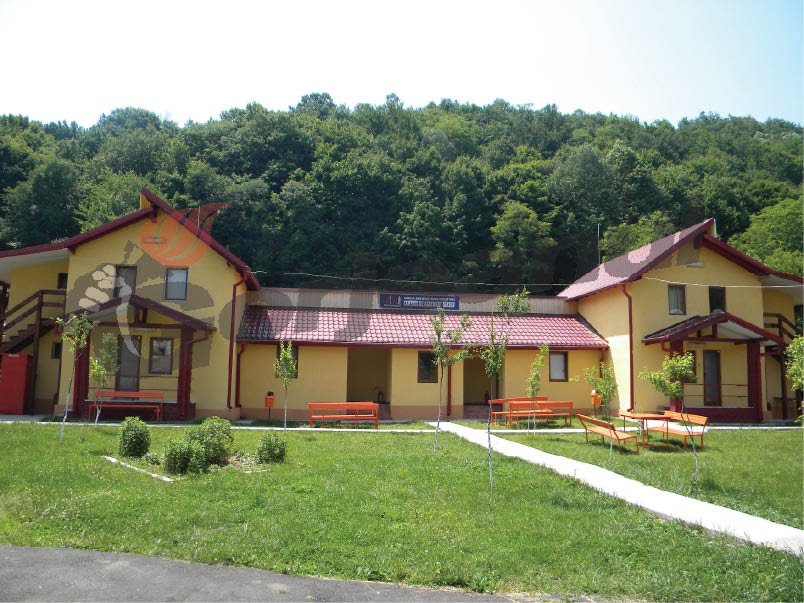 Copiii instituţionalizaţi şi-au petrecut vacanţa în familie sau în tabără