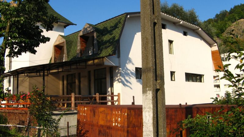 Gura Târgului – Surdoiu de la Pensiunea Teodora din Săcelu, creditor pentru SNLO