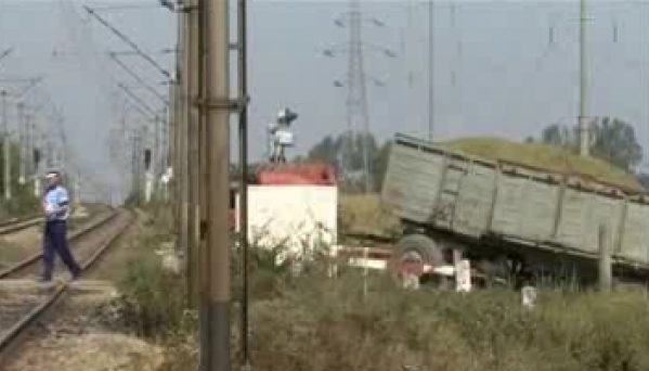 Tractor lovit de tren