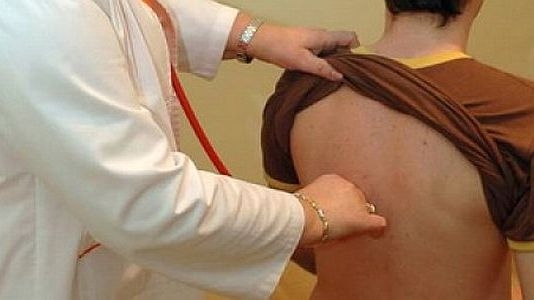 Peste 1.300 cazuri de viroze şi pneumonie, în ultima săptămână