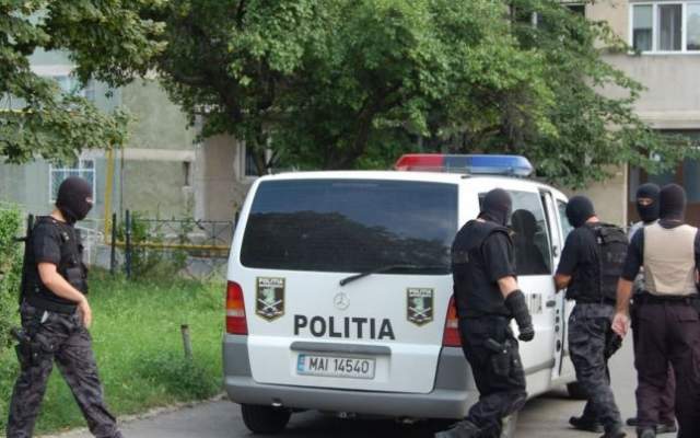 CAB: Inculpaţii din “mafia permiselor” rămân după gratii