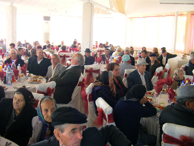 300 de vârstnici, sărbătoriţi la Câlnic