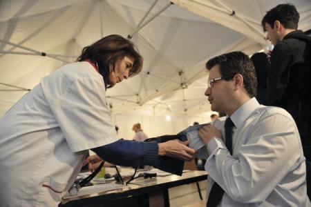 Ministrul Mihnea Costoiu a donat sânge în cadrul unei campanii susținute de UNSR