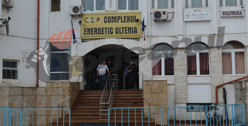 Sindicaliştii FNME, păziţi de jandarmi