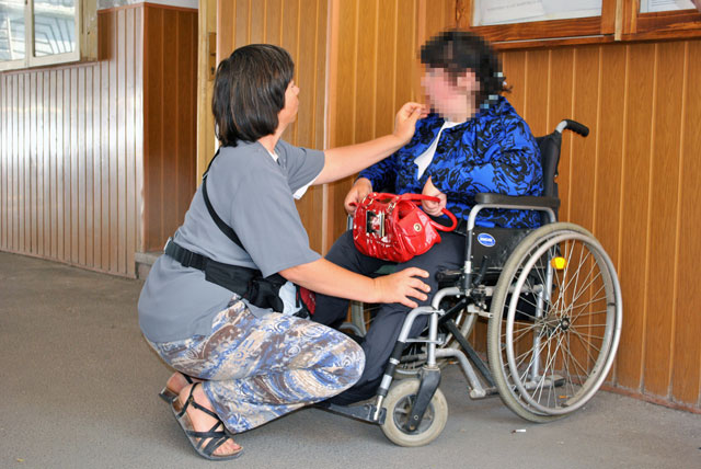 În 2014, La Târgu-Jiu rămân 550 de asistenţi personali şi însoţitori ai persoanelor cu handicap grav