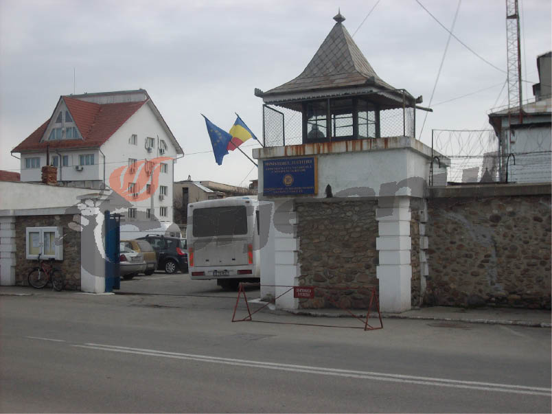 Şapte deţinuţi cu condamnări pentru înşelăciune sau tentativă de omor, puşi în libertate în Gorj