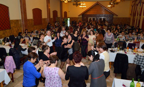 Petreceri şi tone de flori, de 8 Martie