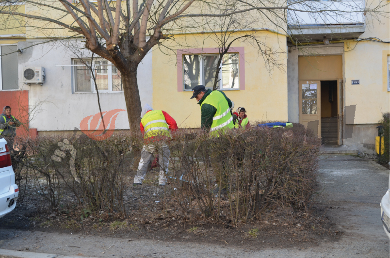 Primarii, scoşi la curăţenia de primăvară de către şeful judeţului