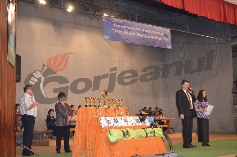 În 2014, 16 şcoli s-au înscris la concursul „Picături de Lumină”