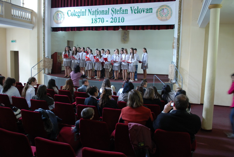 Elevii gorjeni, aşteptaţi să se înscrie la Festivalul “Îngerul a strigat”