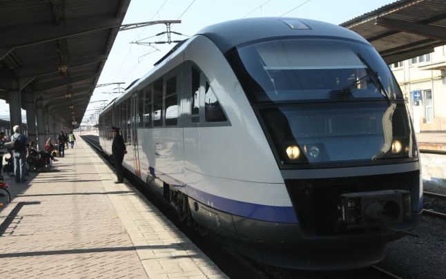 De 8 Martie, bilete de tren InterCity la jumătate de preţ pentru doamne şi domnişoare