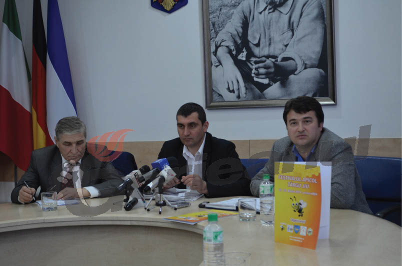 Pasionaţii de apicultură sunt aşteptaţi la Festivalul Apicol de la Târgu-Jiu