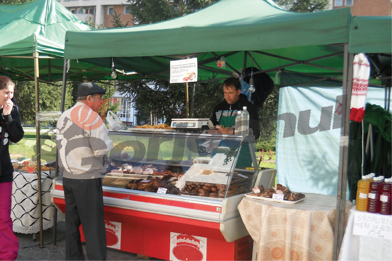 Târgujienii şi-au cumpărat produse agro-alimentare de la Piaţa Ţărănească