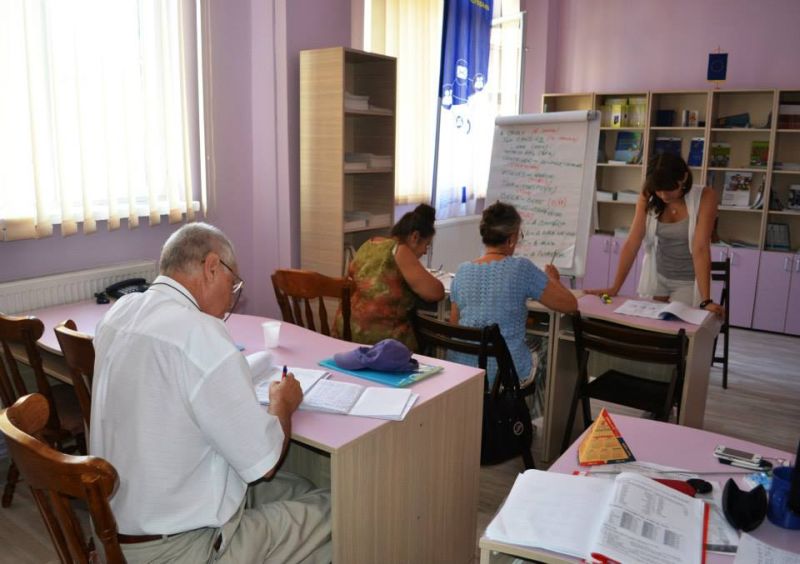 Seniorii învaţă limba engleză la CED Gorj